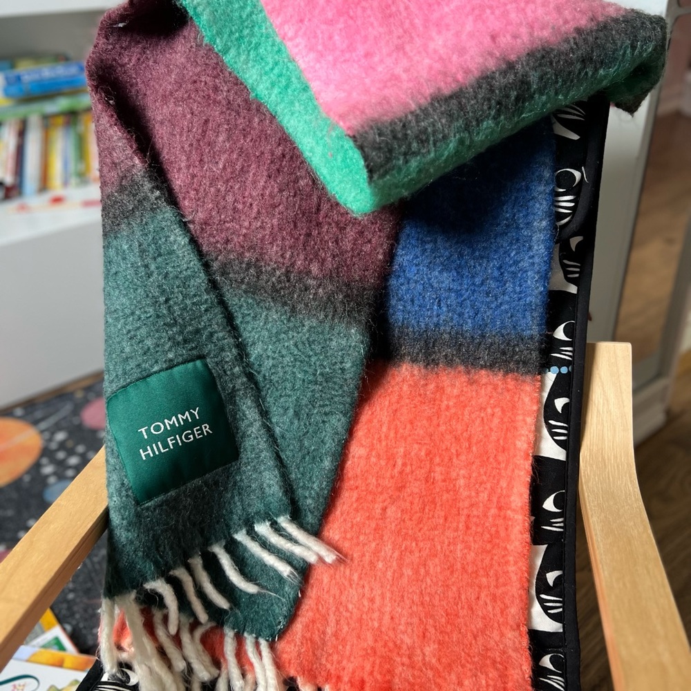 Tommy Hilfiger multicolor scarf
